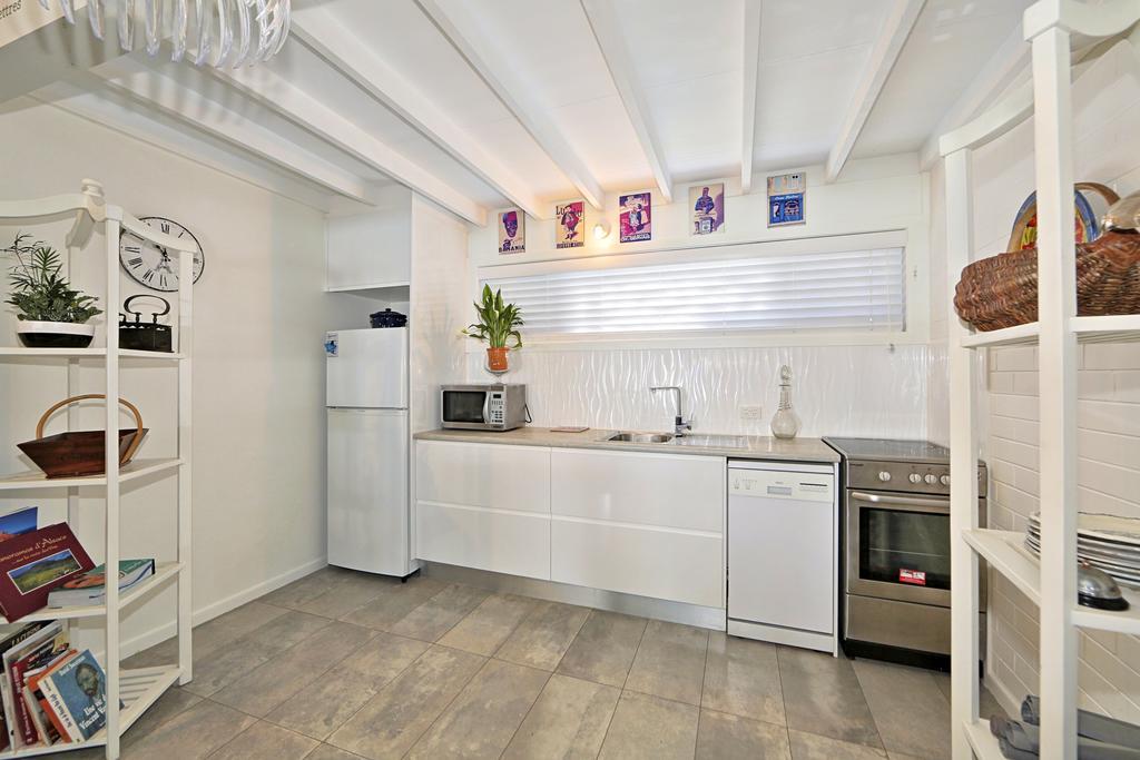 Zen Beach Retreat Hotel Bargara Bagian luar foto