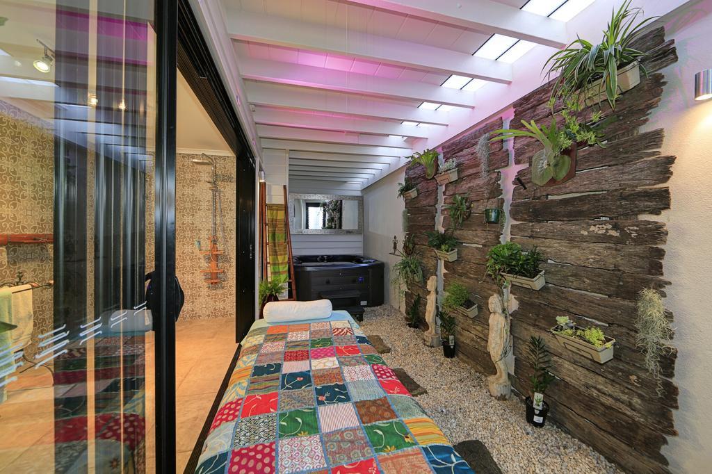 Zen Beach Retreat Hotel Bargara Bagian luar foto