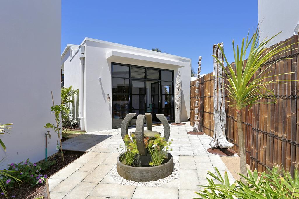 Zen Beach Retreat Hotel Bargara Bagian luar foto