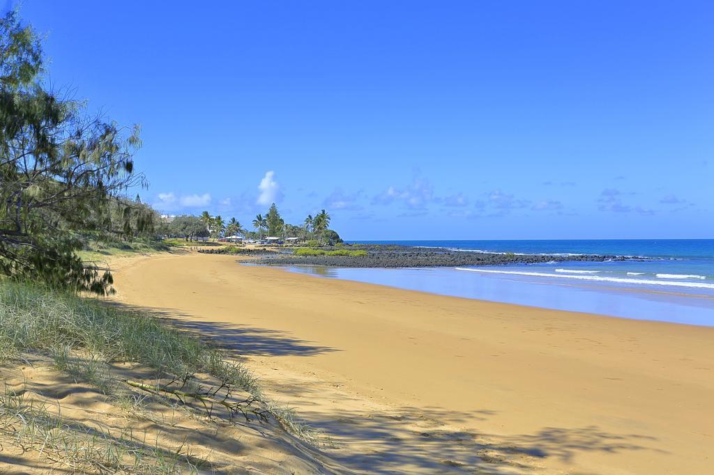 Zen Beach Retreat Hotel Bargara Bagian luar foto