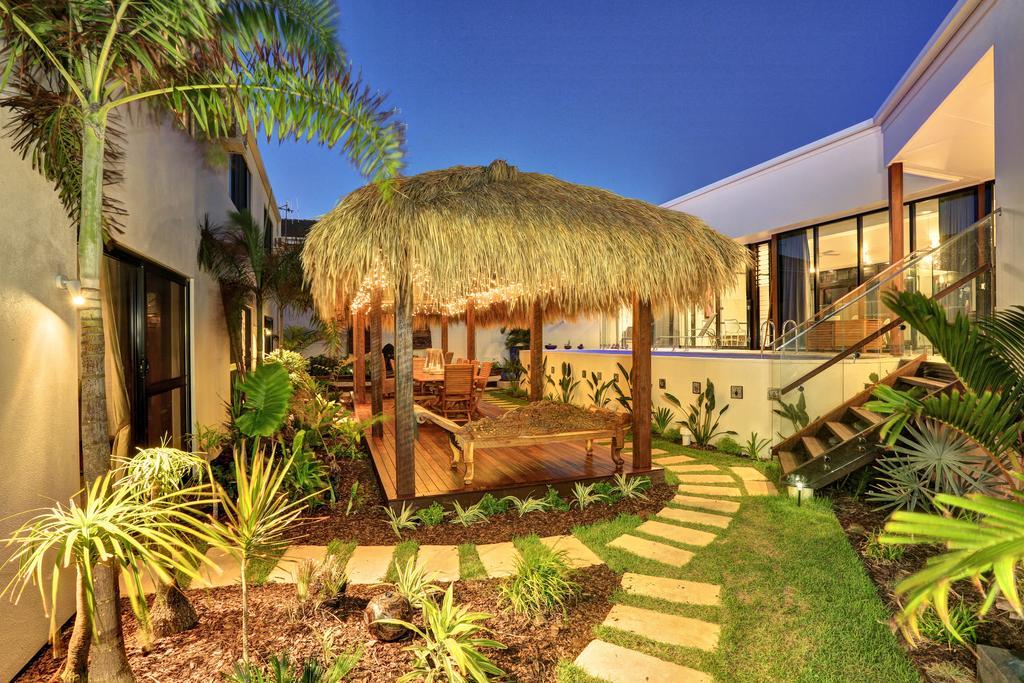 Zen Beach Retreat Hotel Bargara Bagian luar foto