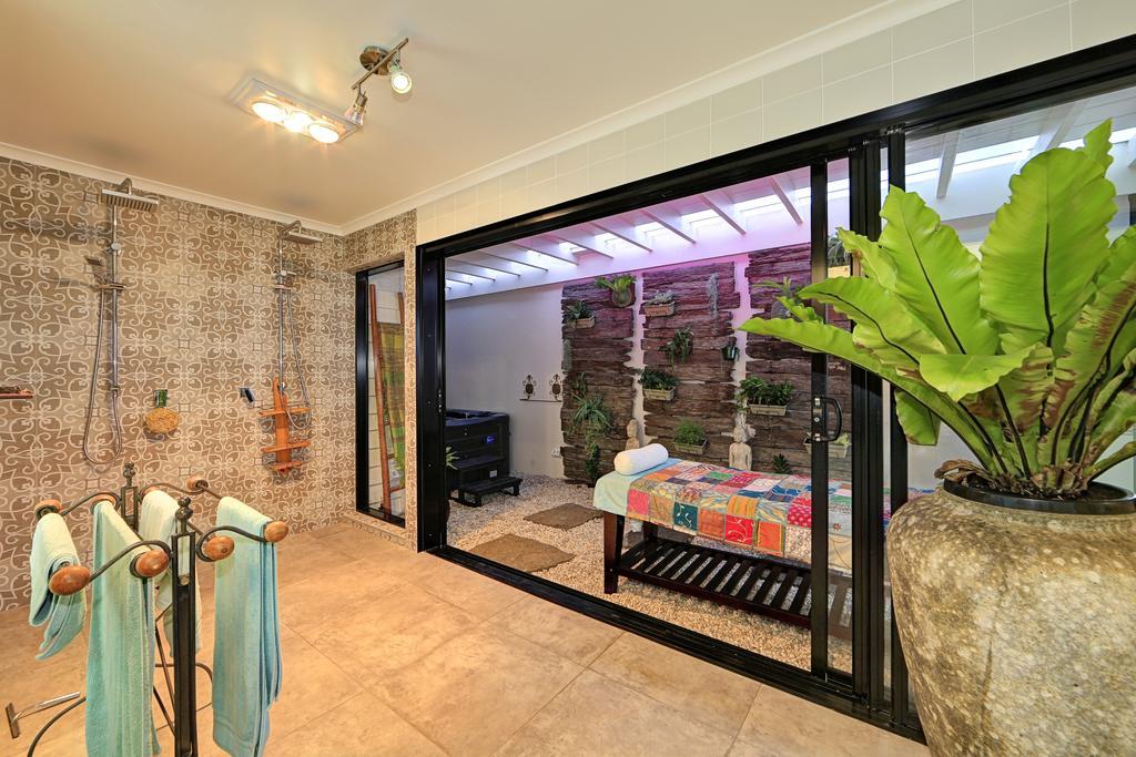 Zen Beach Retreat Hotel Bargara Bagian luar foto